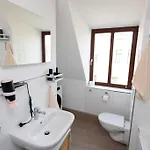 Boho Chic Markkleeberg-leipzig, Familien Apartment, 8 Min Ins Leipziger Zentrum Mit S-bahn, Seenaehe Grosser Tv Mit X Box