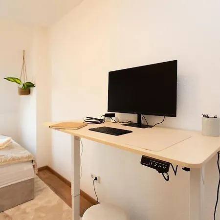 Lägenhet Boho Chic Markkleeberg-leipzig, Familien Apartment, 8 Min Ins Leipziger Zentrum Mit S-bahn, Seenaehe Grosser Tv Mit X Box