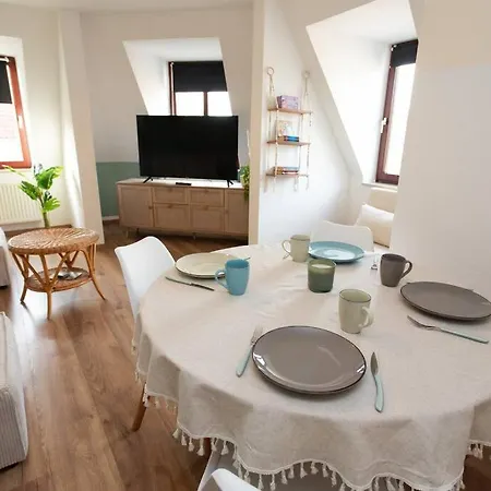 Boho Chic Markkleeberg-leipzig, Familien Apartment, 8 Min Ins Leipziger Zentrum Mit S-bahn, Seenaehe Grosser Tv Mit X Box * Markkleeberg