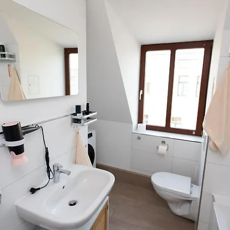 Boho Chic Markkleeberg-leipzig, Familien Apartment, 8 Min Ins Leipziger Zentrum Mit S-bahn, Seenaehe Grosser Tv Mit X Box